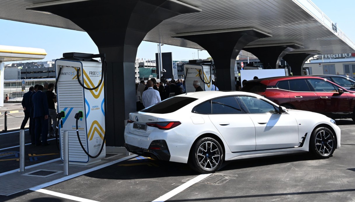 Electric cars, plus funds from the revision of the PNRR