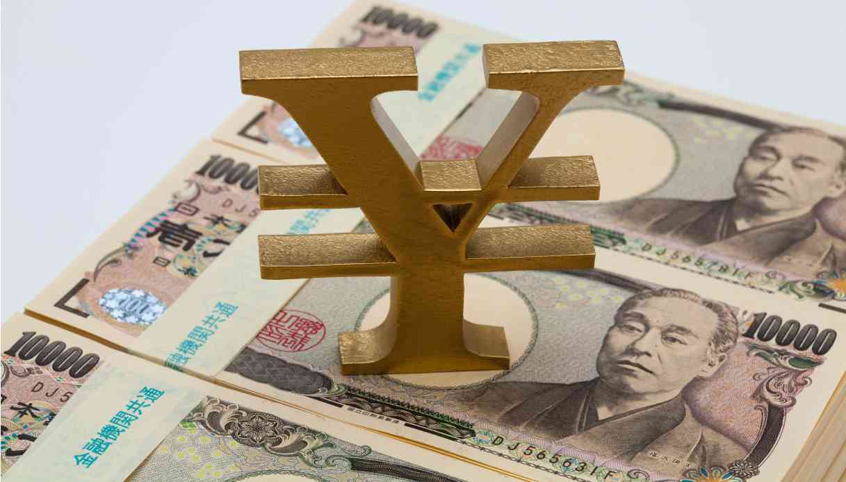 Bank of Japan keeps interest rates stop and sells Etfs and real estate funds