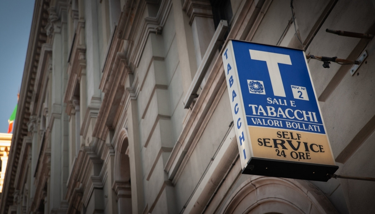 Prezzi delle sigarette in aumento fino al 2028, il piano rincari