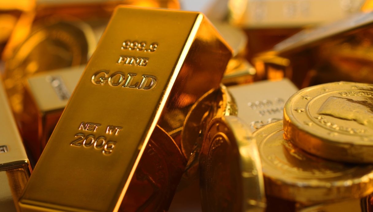 Oro da record, è il momento giusto per investire: la strategia 60/20/20