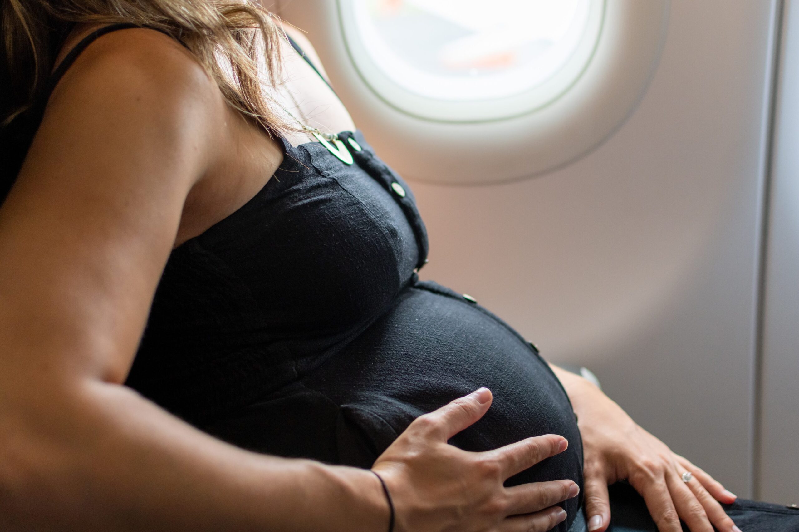 What happens to those born on board a plane and what citizenship has the child