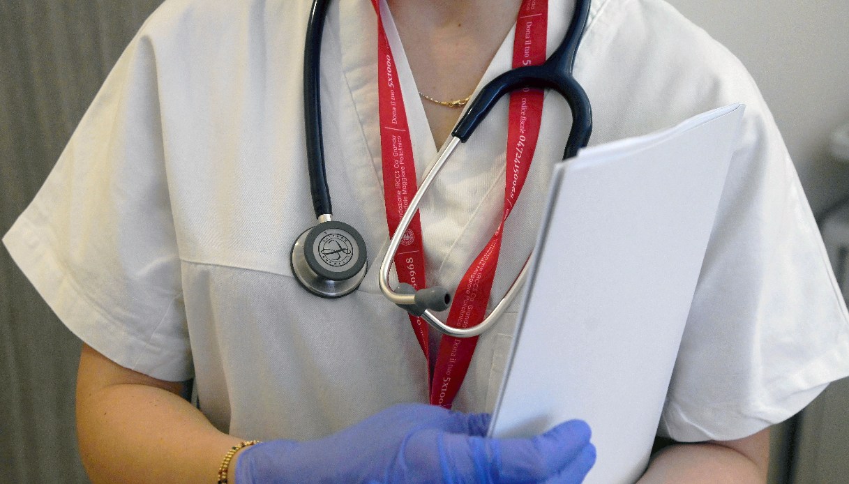 Crisi dei medici, il piano del Governo: assunzioni, stipendi più alti, bonus