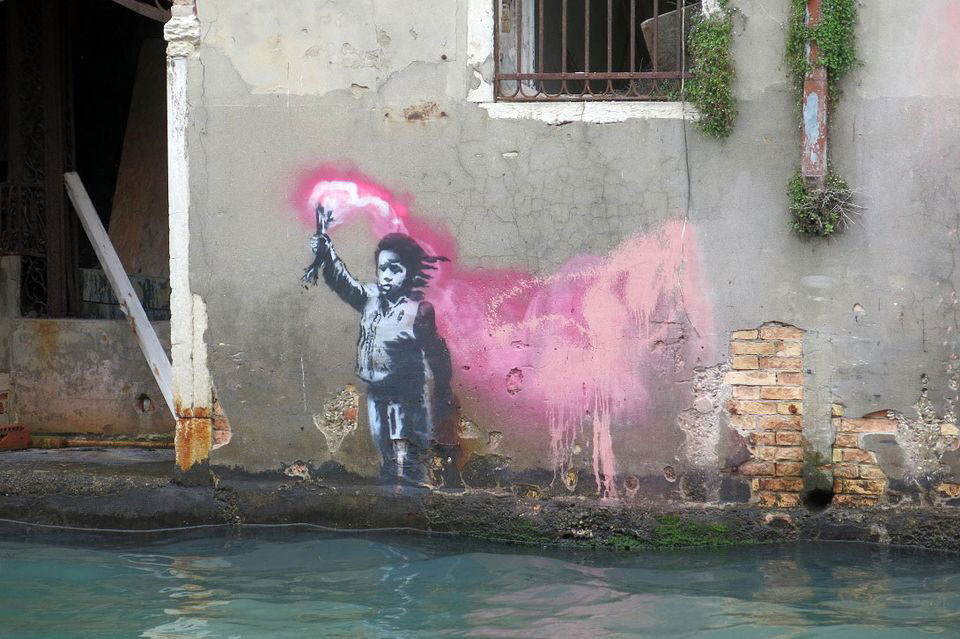 migrant child bansky venice