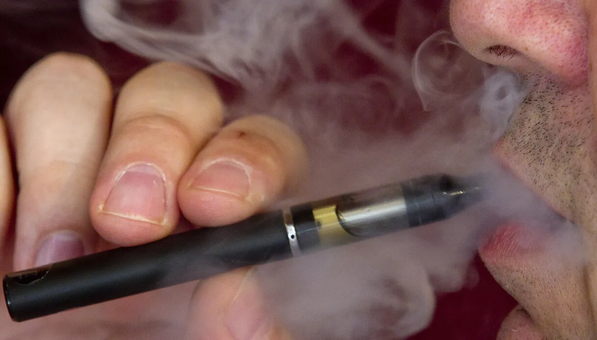 Sigarette elettroniche, quasi metà del mercato europeo è irregolare: in “fumo” 6,6 miliardi