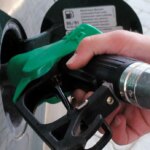 Taglio accise sui carburanti e calo dei prezzi in ritardo, scattano i controlli della GdF