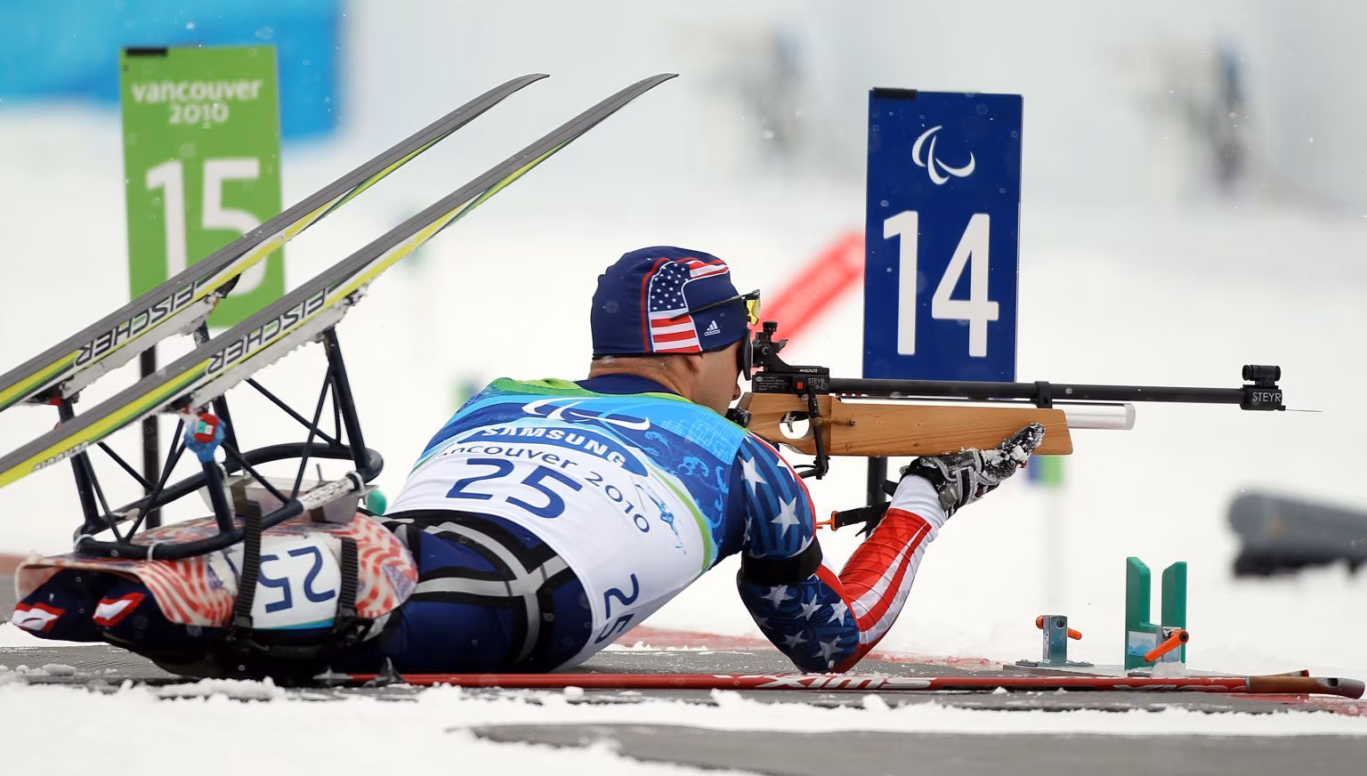 How blind athletes manage to hit the target in Paralympic biathlon: aiming with hearing