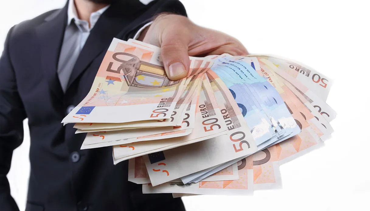 Denaro, per diventare generosi e filantropi basta stimolare due aree del cervello