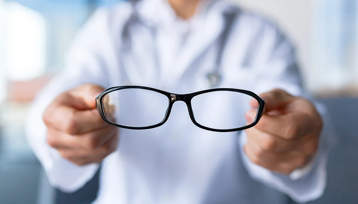 Proteggere gli occhi a distanza nelle aree di guerra, come funzionano i corridoi teleterapeutici