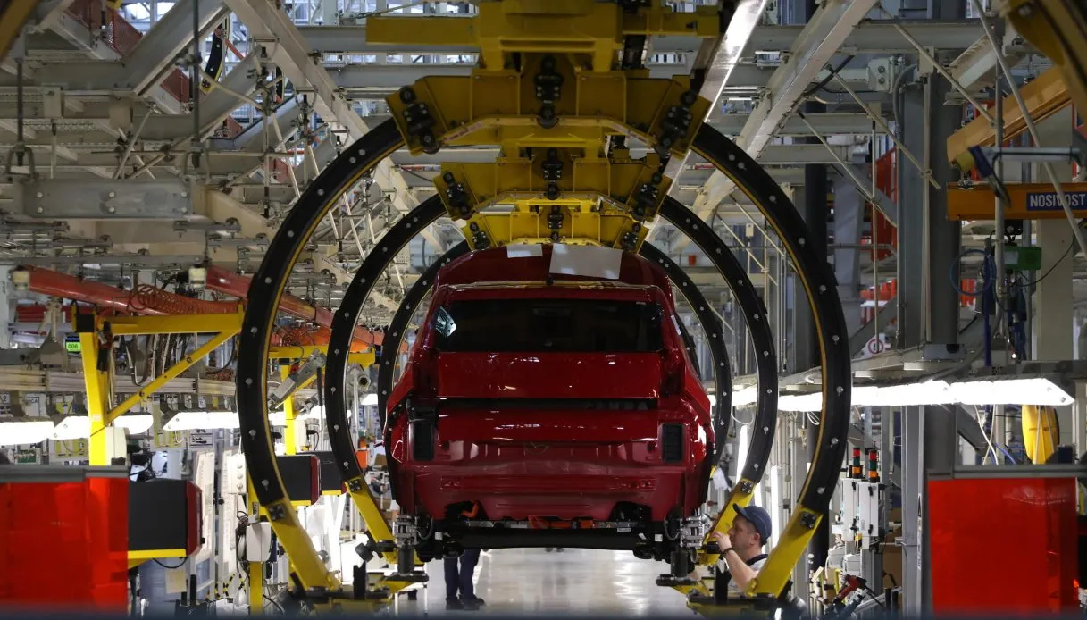 Stellantis, partnership con Xiaomi e Xpeng per l’Europa? Il gruppo smentisce scorpori