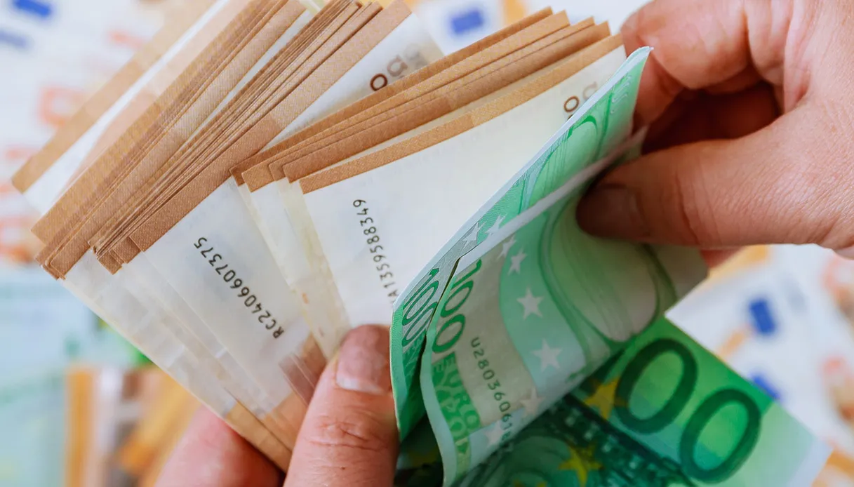 Oltre 5.000 miliardi fermi sui conti: perché famiglie e risparmiatori continuano a scegliere la liquidità