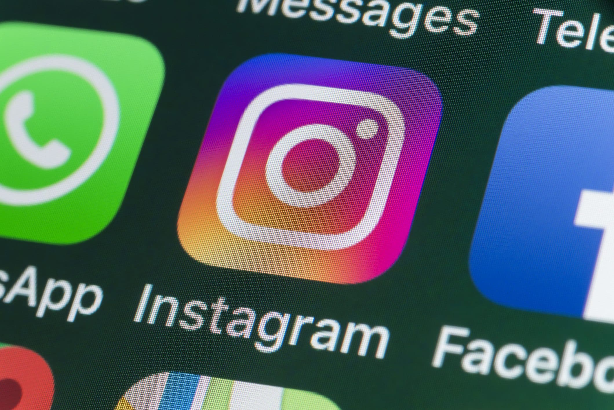 Meta down, thousands of reports for problems with Whatsapp, Instagram and Facebook: the problem has disappeared