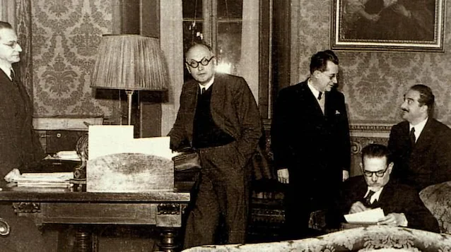 Meeting of the De Gasperi I Government in 1945 (Wikimedia Commons)