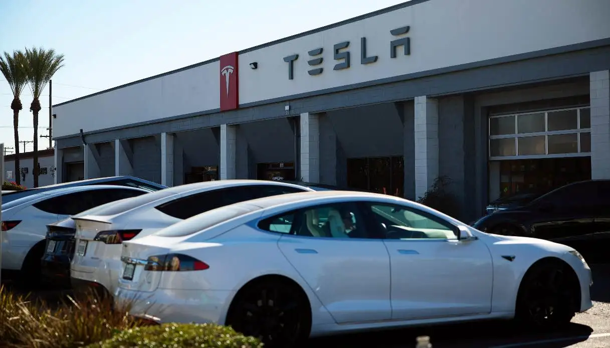 Tesla, il 2026 parte male: consegne ancora in calo con ritiro incentivi
