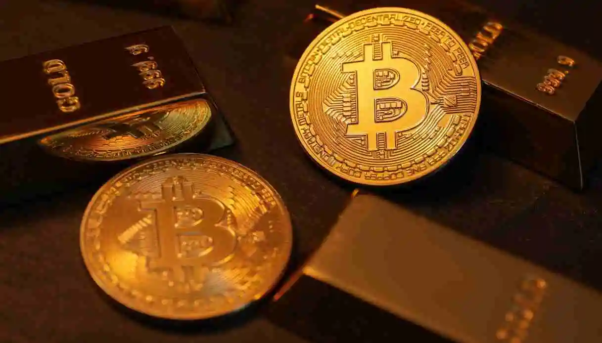 Oro e Bitcoin scontano l’effetto ultimatum: rischio inflazione