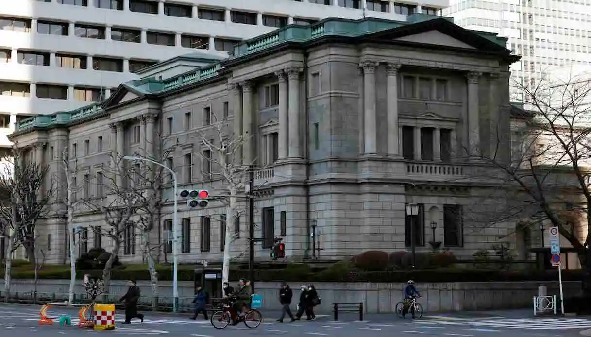 Tokyo valuta un intervento sullo yen per frenare i prezzi