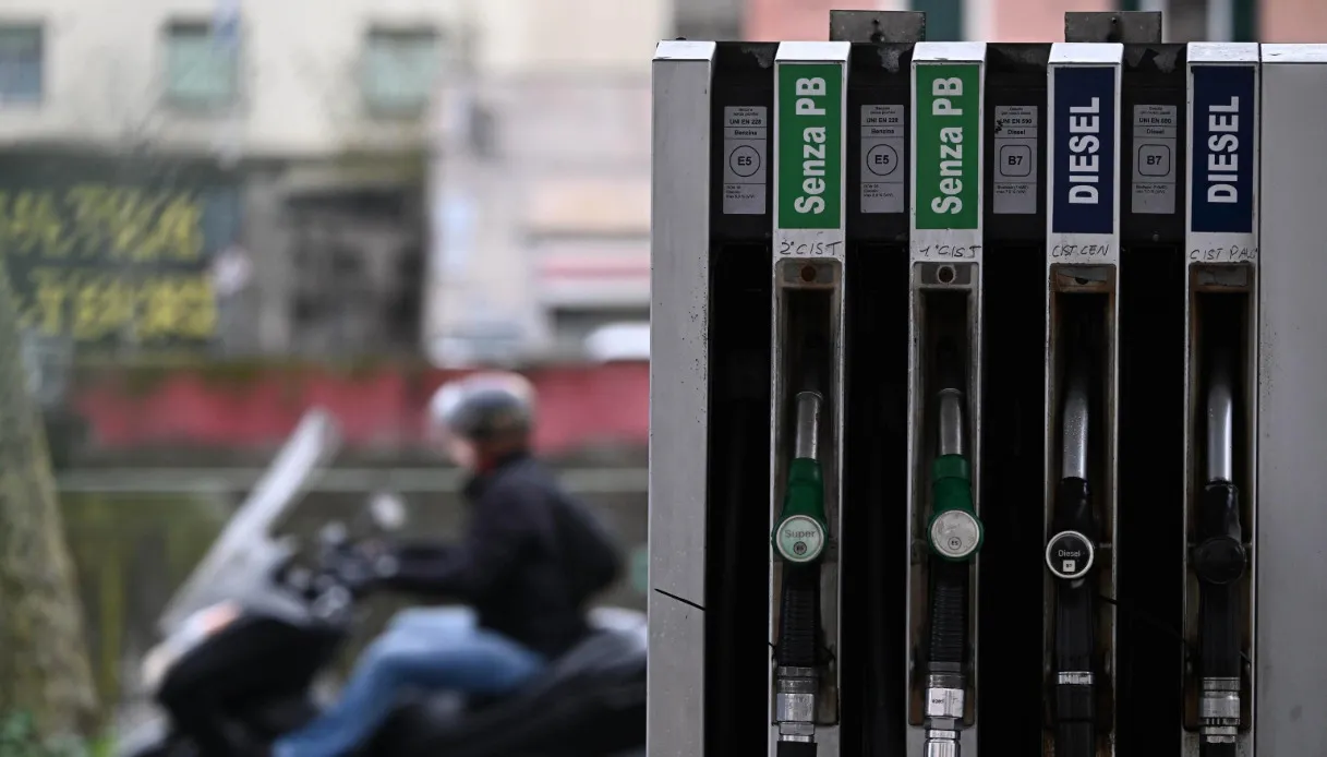 Prezzo della benzina, l’Italia è tra i Paesi con gli aumenti minori in Europa