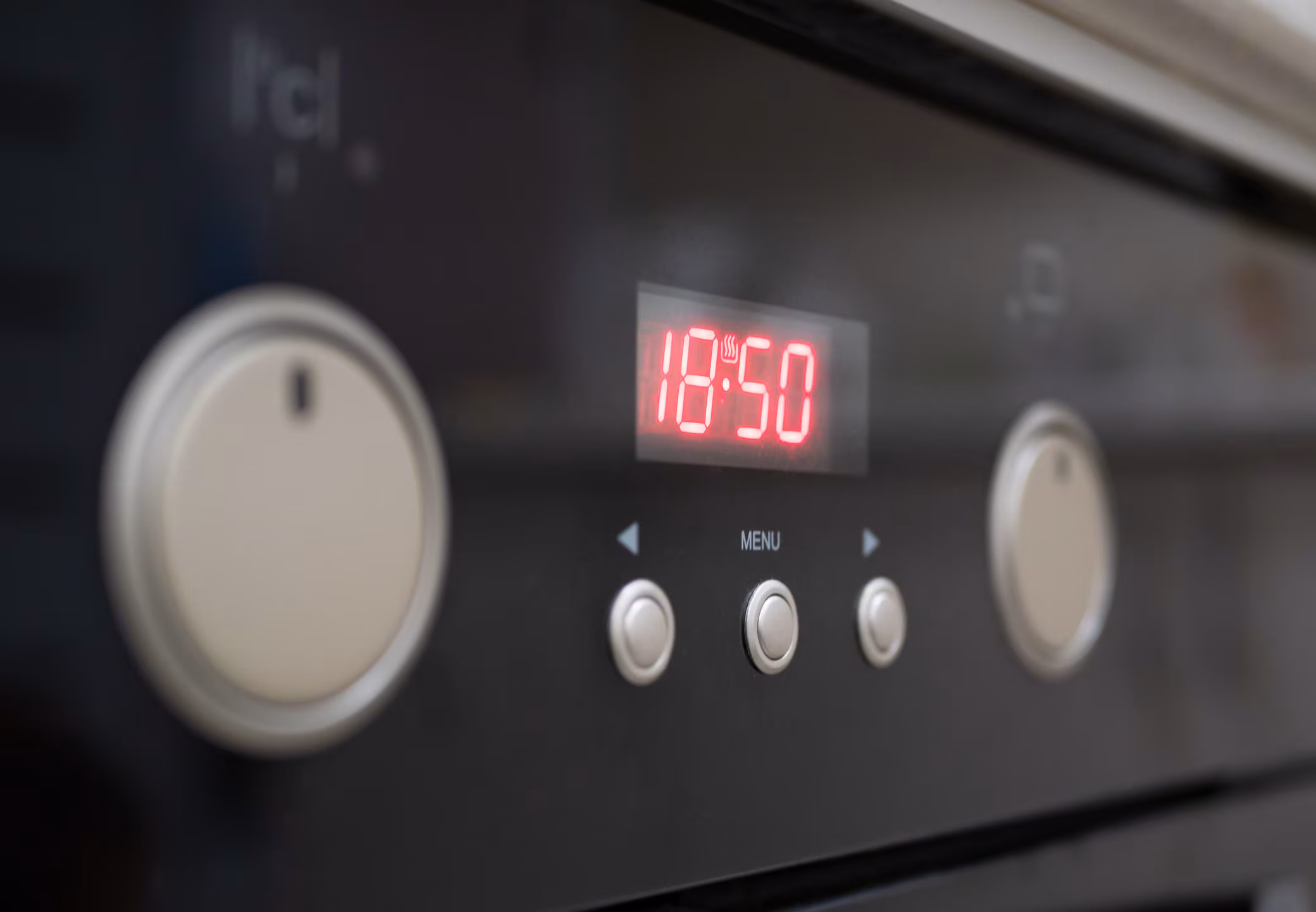 The oven clock tells the wrong time because it relies on alternating current cycles