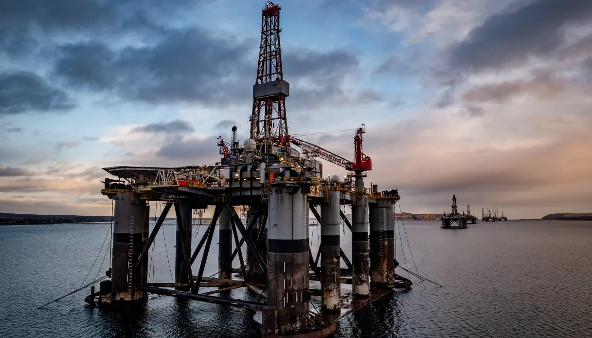 Emirati Arabi fuori dall’Opec+, gli effetti sul prezzo del carburante in Italia