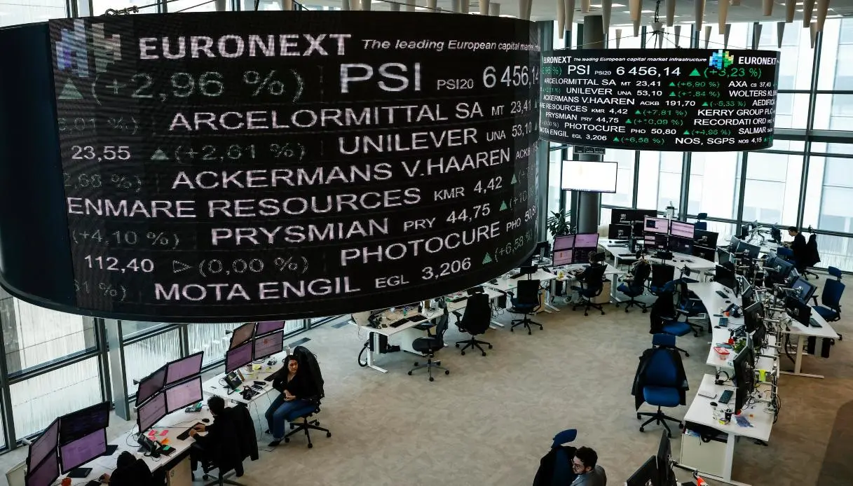 Spread Btp-Bund in calo a 74 punti base, rendimenti dei titoli italiani al 3,71%
