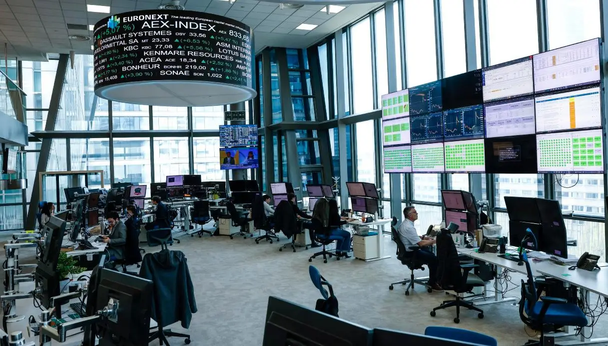 Spread Btp-Bund in calo a 75 punti base, rendimenti al 3,85% in apertura
