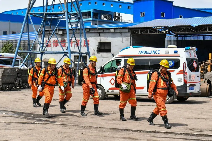 Gas explosion in a coal mine in northern China: at least 90 dead and hundreds injured