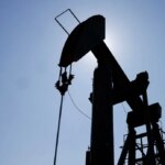 Scorte di petrolio ai minimi da 10 anni, verso nuovi aumenti di benzina e diesel