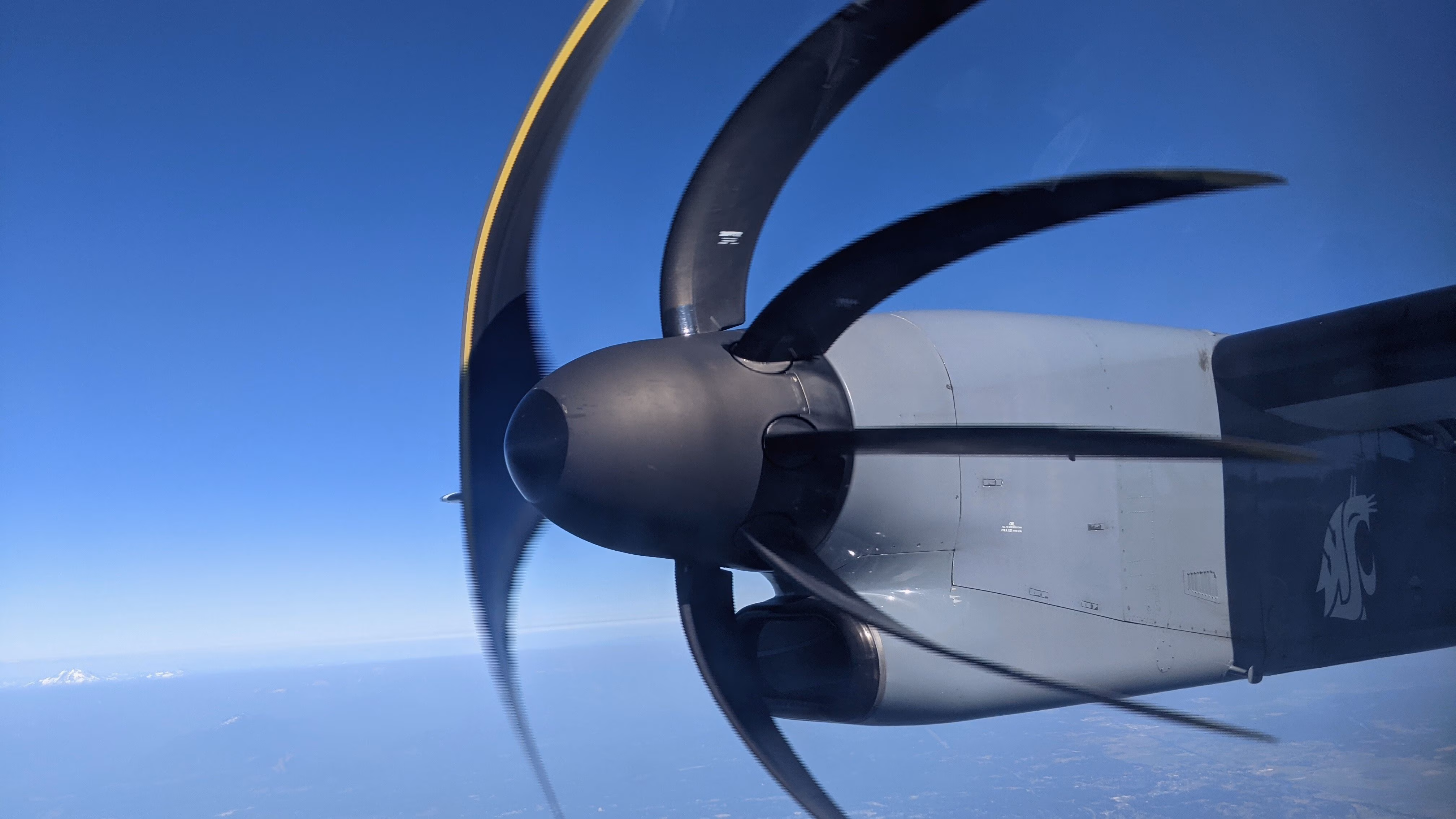 The illusion of moving objects appearing “bent” in photos: what is the rolling shutter effect