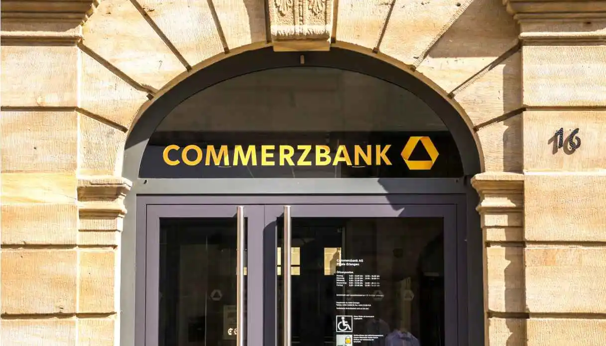 Risiko bancario, la BCE bacchetta Berlino: De Guindos difende l’offerta UniCredit