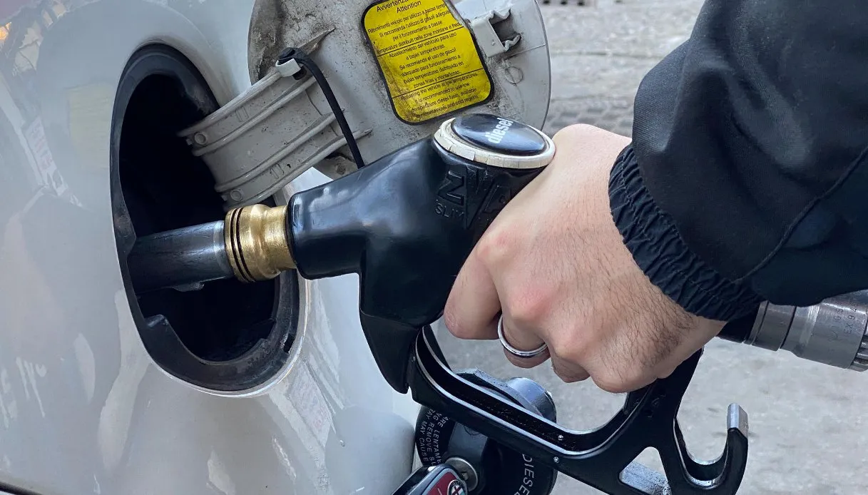 Taglio accise prorogato fino al 22 maggio: quanto costeranno  benzina e gasolio
