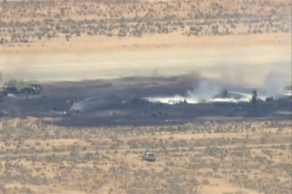 Accident at Edwards Base, California: B-52 bomber crashes shortly after takeoff, 8 dead