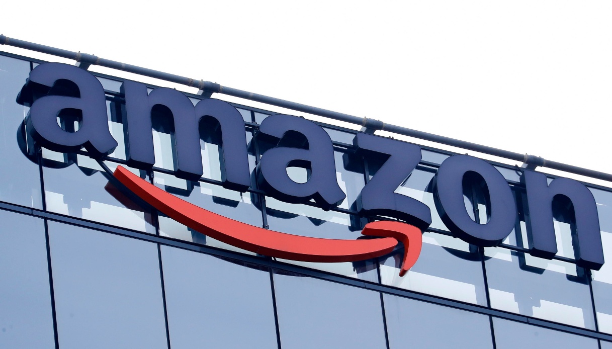 Amazon investe nel Sud Italia, bonus per le Pmi ed energia rinnovabile in Sicilia: il piano