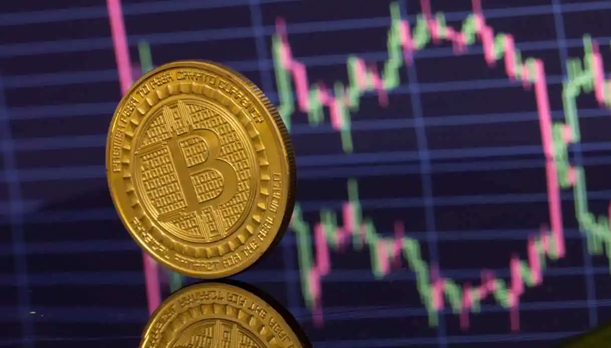 Bitcoin in calo a 61.000 dollari tra Fed e tensioni Medio Oriente