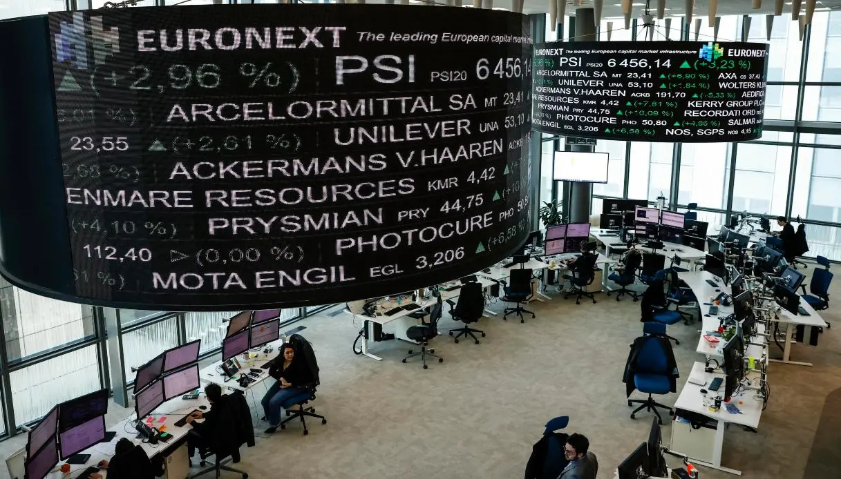 Spread Btp-Bund a 72 punti base, raccolti 3,17 miliardi dal primo giorno dei Btp Italia Sì