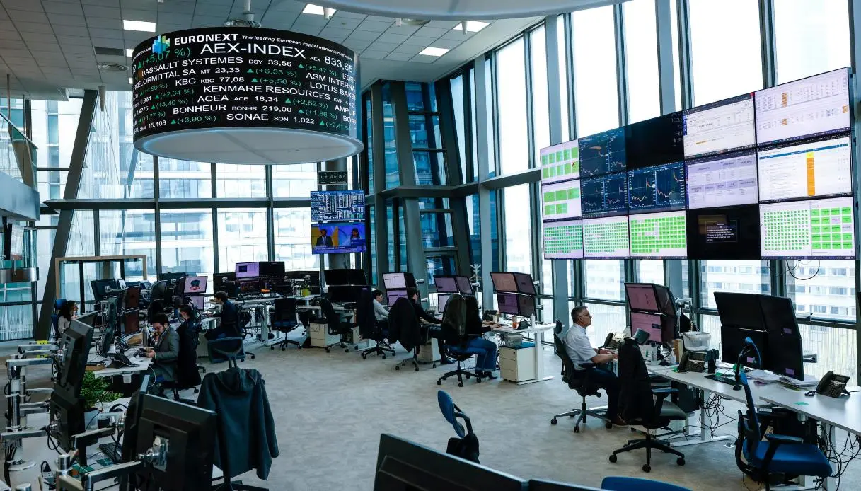 Spread Btp-Bund a 75 punti base, rendimenti al 3,61%: 13,5 miliardi dalle aste dei titoli