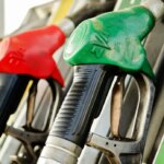 Spesa meno cara, ma l’inflazione al 3,2% fa aumentare bollette e carburanti: i dati Istat