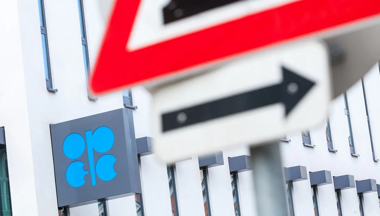 OPEC+ alza ancora l’output: quarto rialzo da 188.000 barili