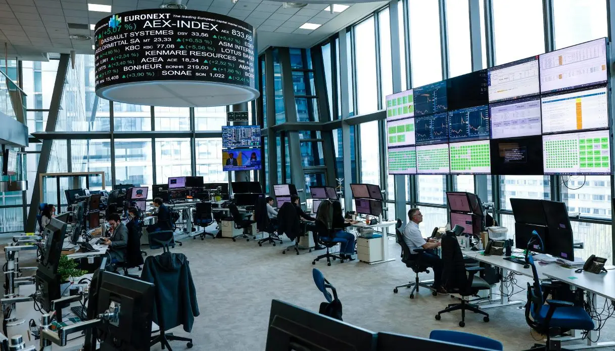 Spread Btp-Bund a 76 punti base, rendimenti al 3,75%: 12,5 miliardi dalle aste