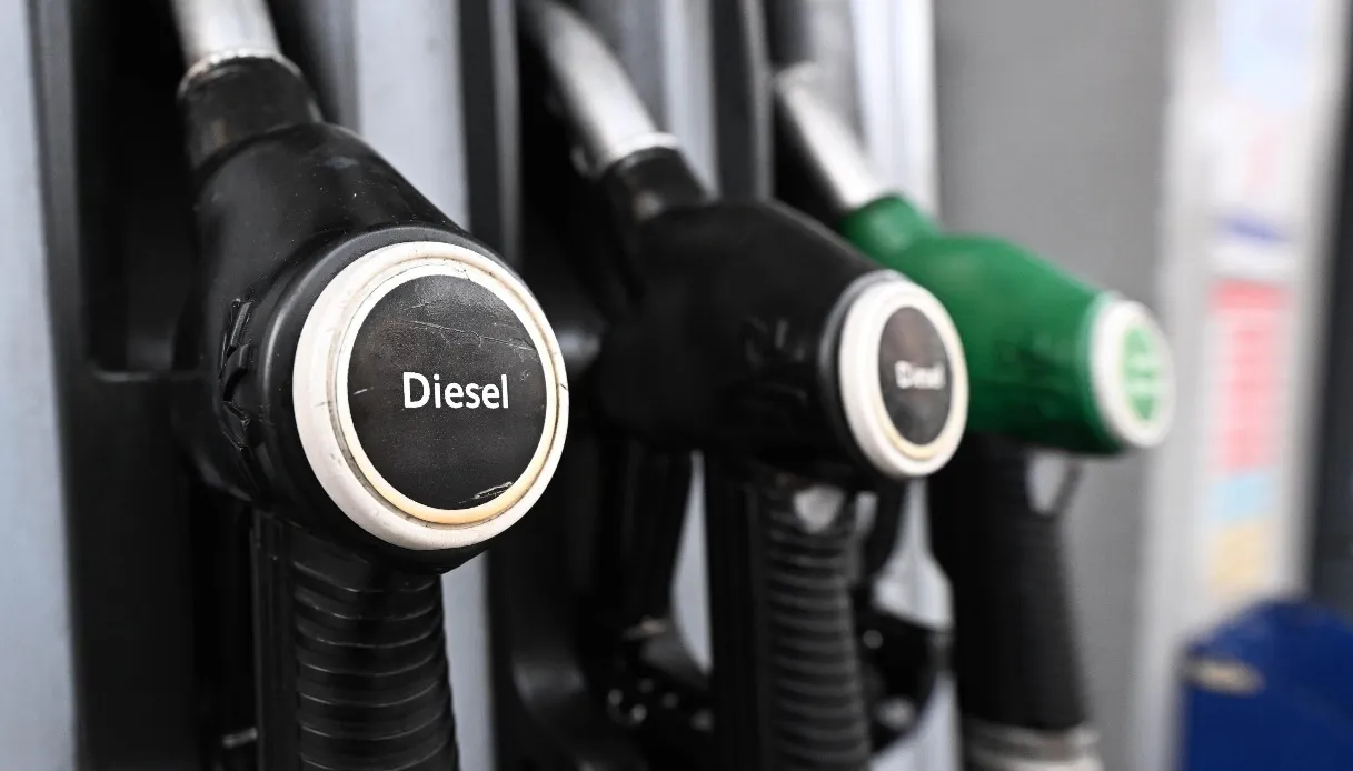Stop al taglio delle accise, i prezzi dei carburanti aumentano: nuovo bonus dal Governo