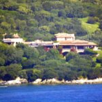 Villa Certosa ai reali del Qatar: la famiglia Berlusconi incassa 350 milioni
