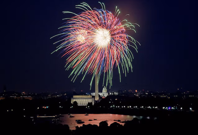 Fireworks on the National Mall in Washington (WIkimedia Commons)