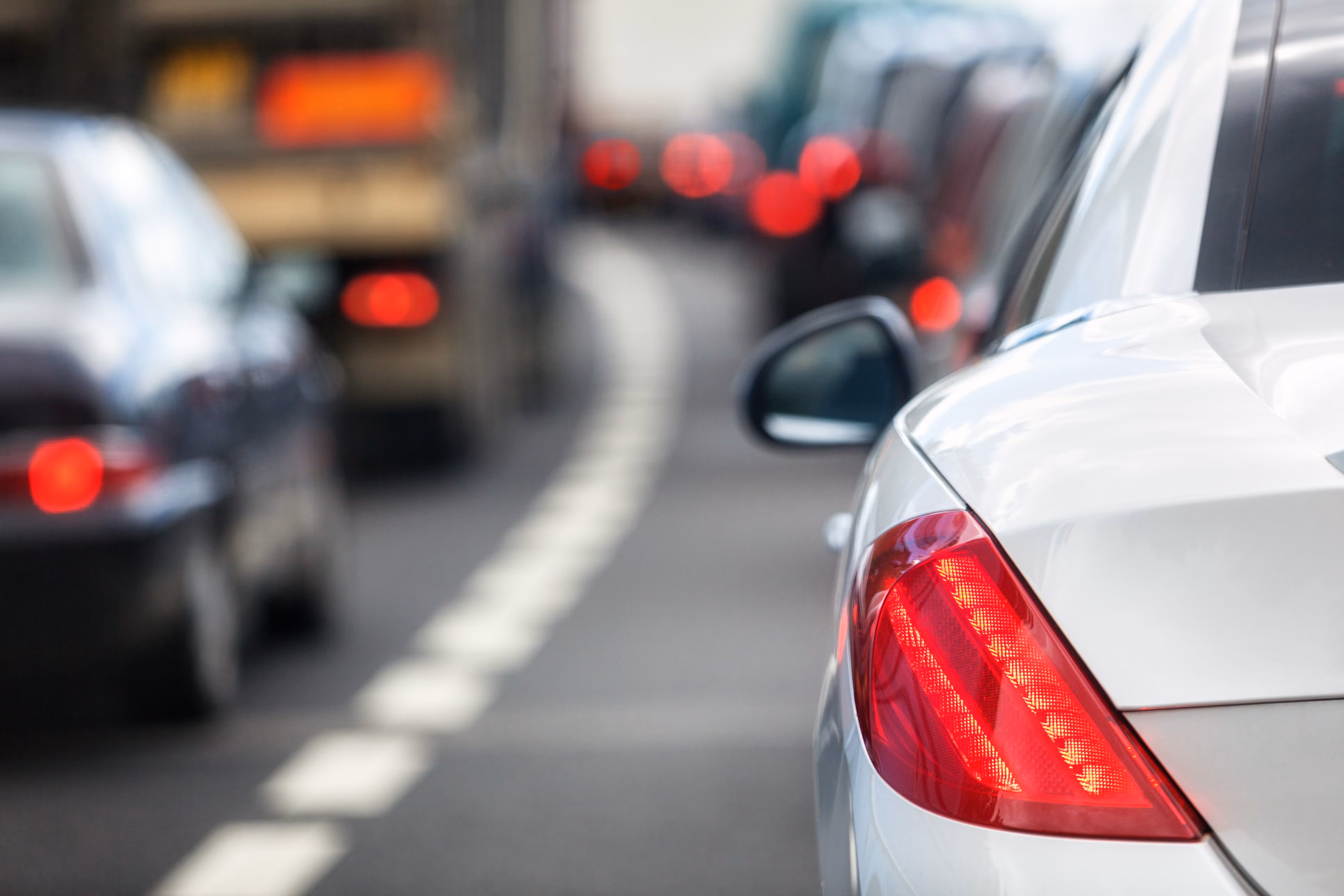Mandatory stop flashing lights in cars from 7 July: how the new anti-collision system works