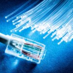 How the Internet travels inside very thin underwater glass threads: the history of optical fiber