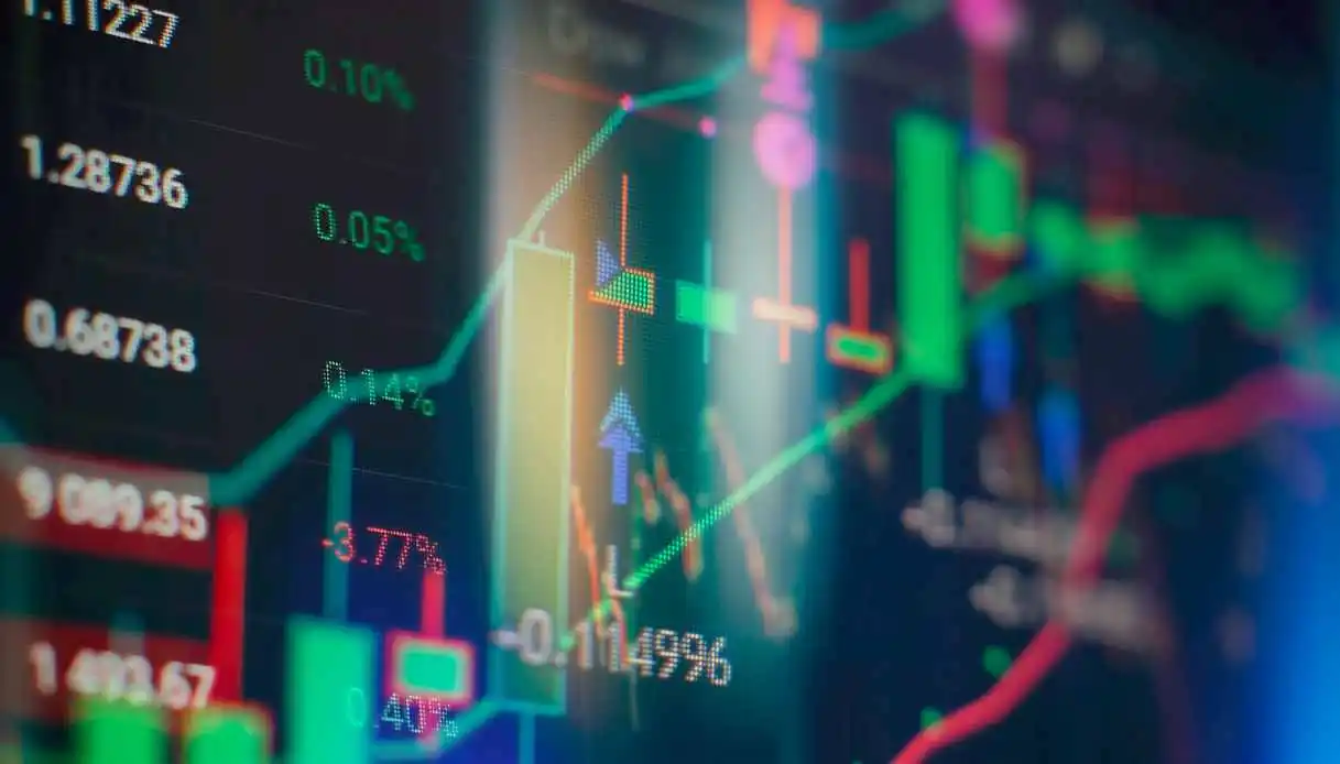 Asia cauta tra chip e yen, petrolio in calo dopo la mossa OPEC+