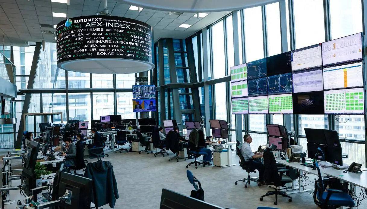 Spread Btp-Bund in calo a 78 punti, dall’asta dei Bot 8 miliardi di euro: i rendimenti