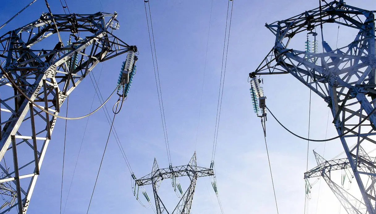 Elettricità, verso l’addio al prezzo unico nazionale: Arera apre alle tariffe zonali