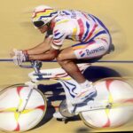 Moser broke the hour record with a 9.6 kg bicycle: when technology defied the rules