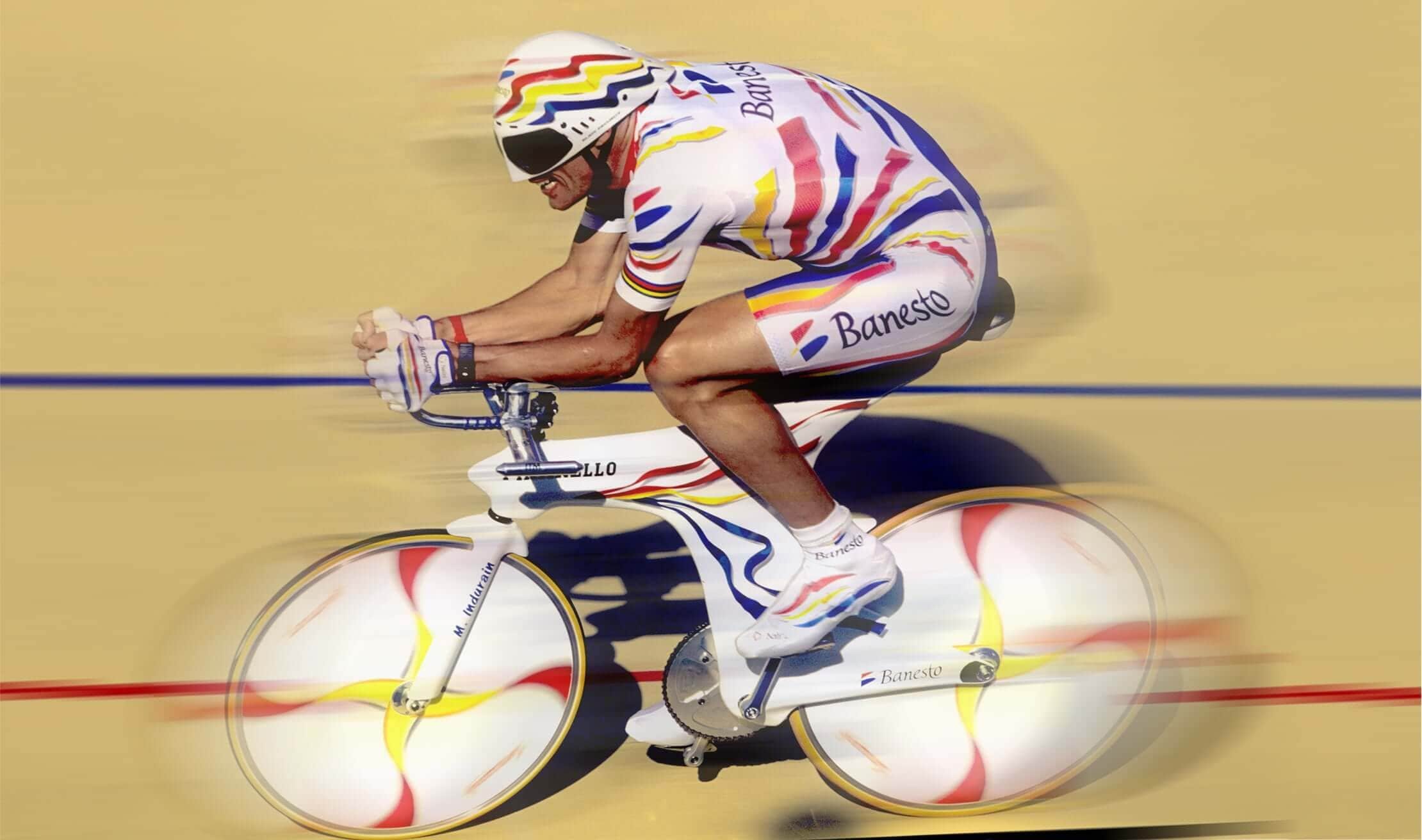 Moser broke the hour record with a 9.6 kg bicycle: when technology defied the rules