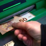 Risparmi da record per gli italiani, 6.500 miliardi: più azioni che denaro liquido