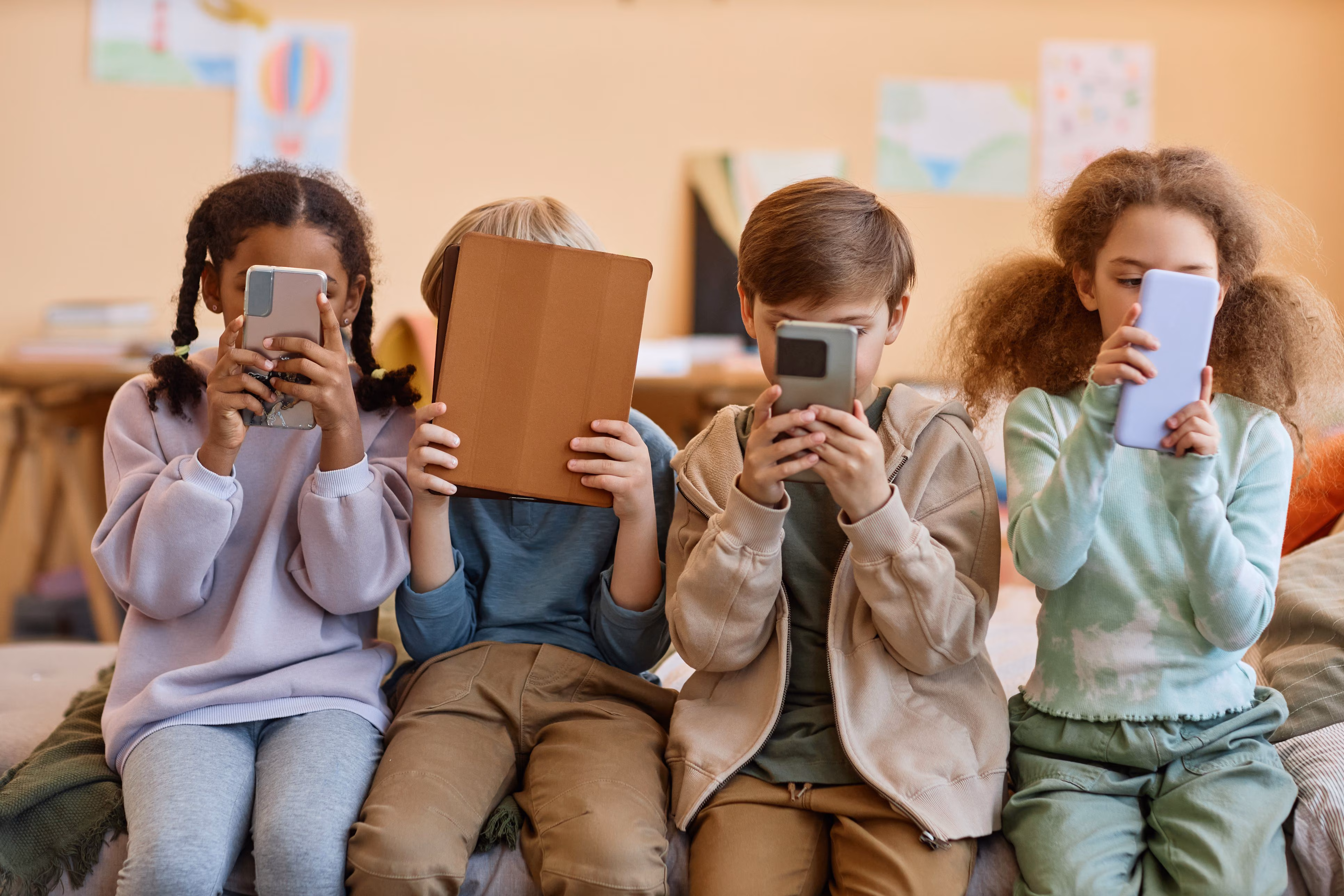 The EU towards a ban on social media for children under 3 and new rules under 13: Von der Leyen's proposal