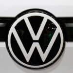 Volkswagen licenzia e la Cina avanza, fabbriche chiuse e la crisi spaventa anche l’Italia